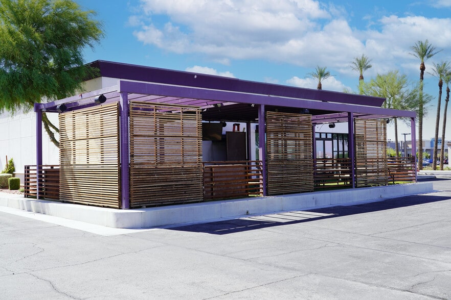 221 N Stephanie St, Henderson, NV à louer - Photo du bâtiment - Image 3 de 6