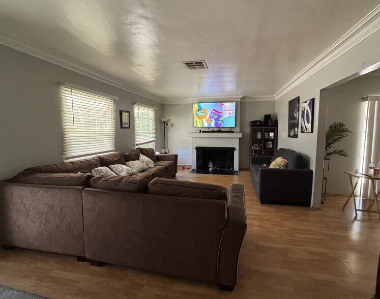 5620 & 5618 Cartwright Ave, North Hollywood, CA à vendre - Photo du bâtiment - Image 3 de 21