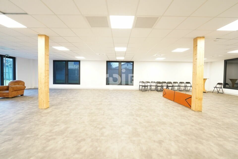 2 Rue Du Docteur Pravaz, Sainte-Foy-lès-Lyon for lease Interior Photo- Image 1 of 17