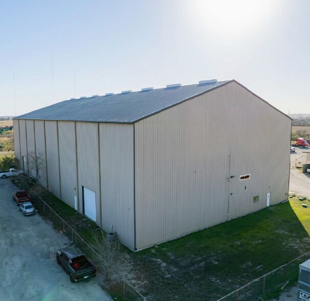 9092 Green Rd, Converse, TX à vendre - Photo du bâtiment - Image 2 de 6