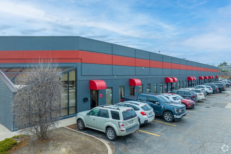 24615-24639 Halsted Rd, Farmington Hills, MI à louer - Photo du bâtiment - Image 1 de 8