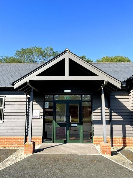 Park House, Earls Colne for lease - Building Photo - Image 2 of 18