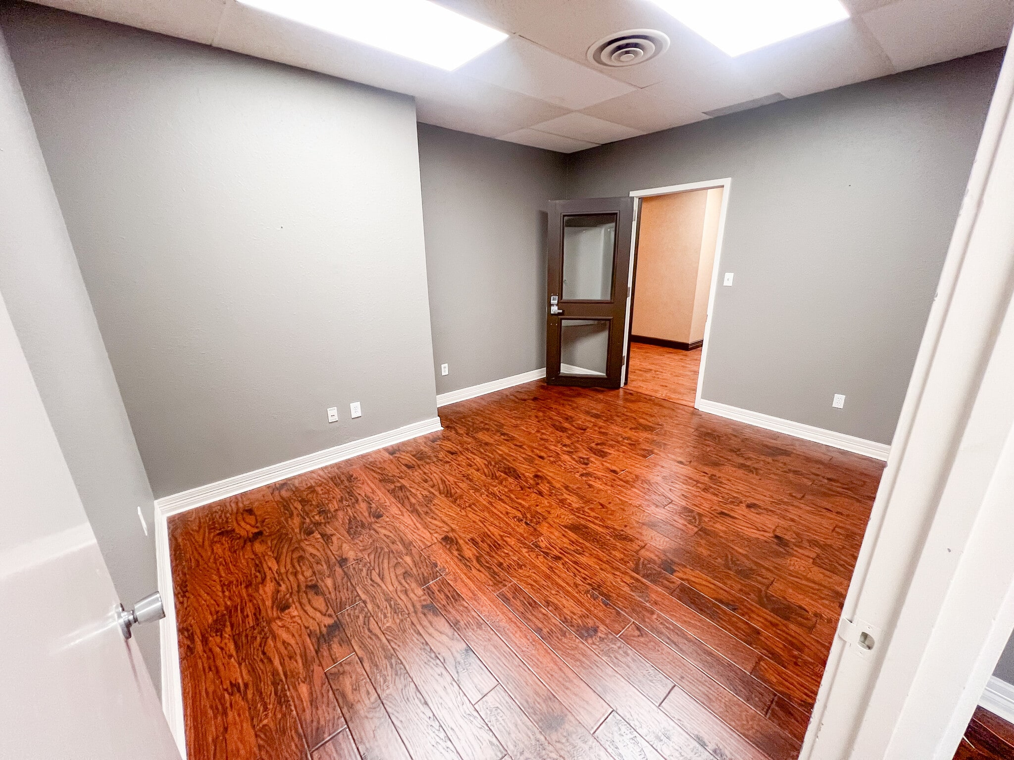 201-203 W Wall St, Midland, TX for lease Interior Photo- Image 1 of 10