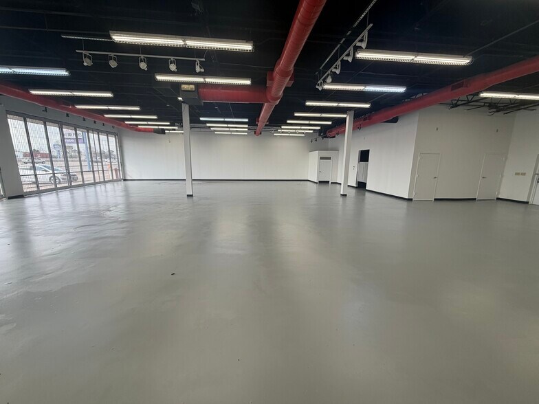 10998 N I-45, Houston, TX à louer - Photo du bâtiment - Image 3 de 8