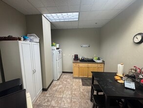 639 Isbell Rd, Reno, NV à louer Photo intérieure- Image 2 de 4