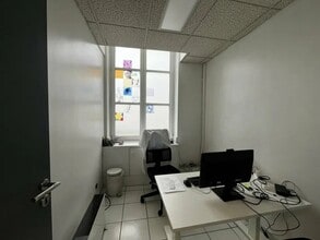 4 Place De La Croix-Rousse, Lyon for lease Interior Photo- Image 2 of 9