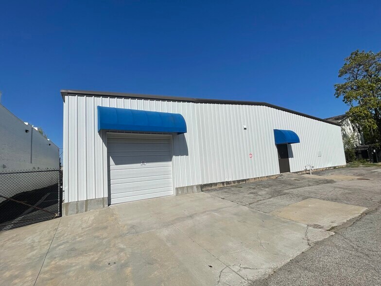 1020 S Quaker Ave, Tulsa, OK à louer - Photo du bâtiment - Image 1 de 26