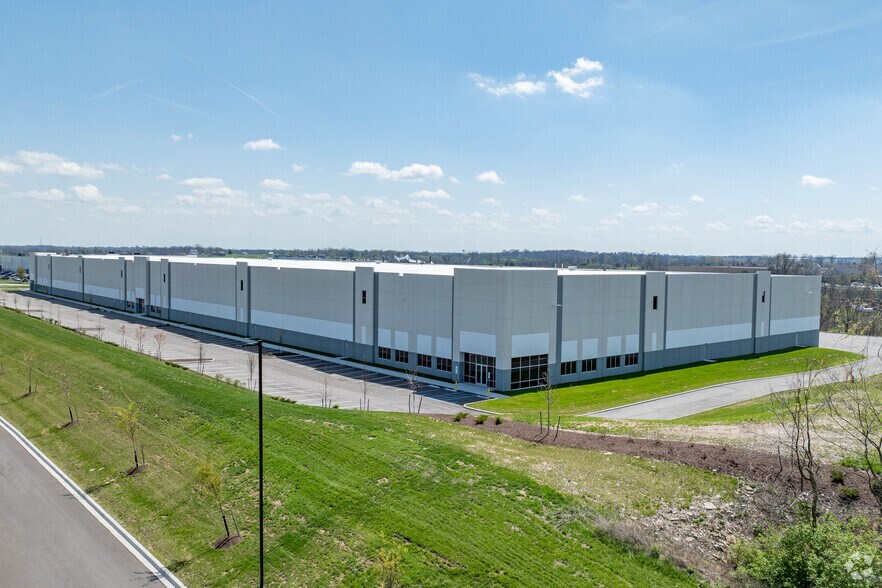 8 Carbon Way, Walton, KY à louer - Photo du bâtiment - Image 1 de 1