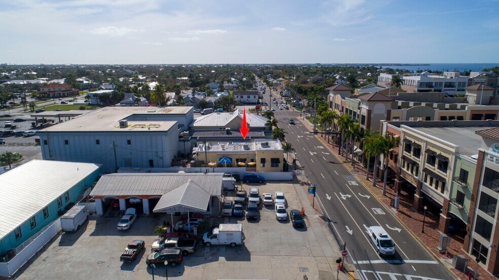 111 W Olympia Ave, Punta Gorda, FL à vendre - Photo du bâtiment - Image 2 de 37