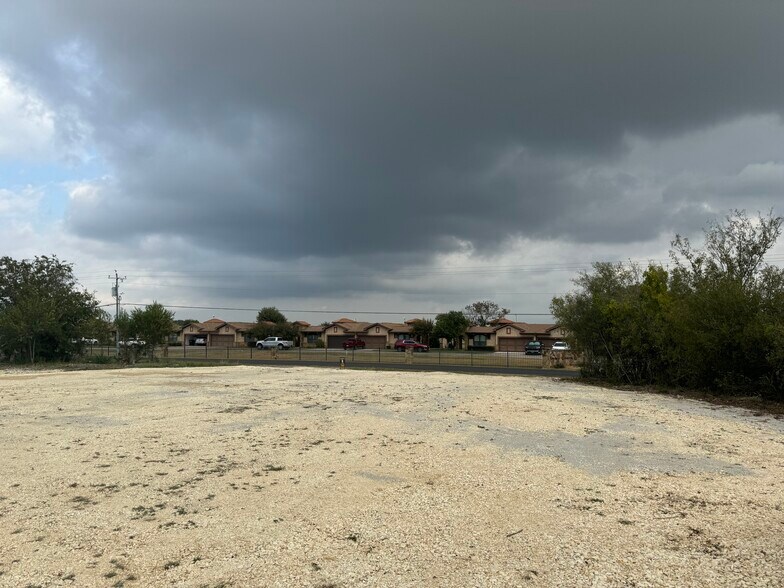 1006 County Road 4516 rd, Castroville, TX for sale - Building Photo - Image 3 of 10