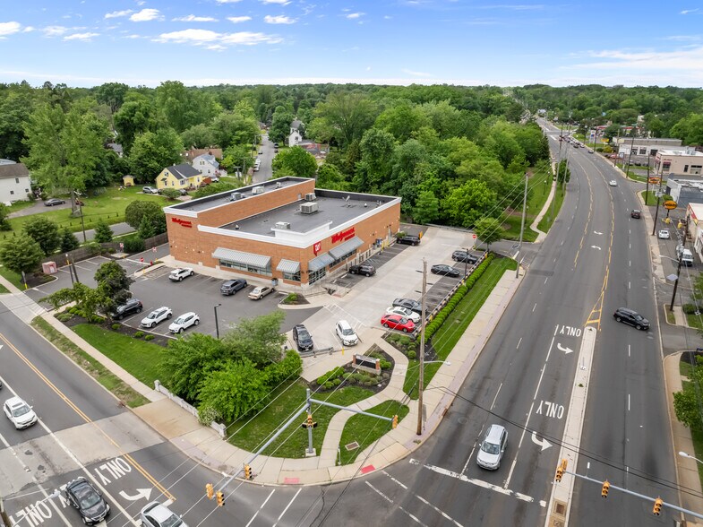 1801 N Olden Ave, Ewing, NJ à vendre - Photo du bâtiment - Image 2 de 7