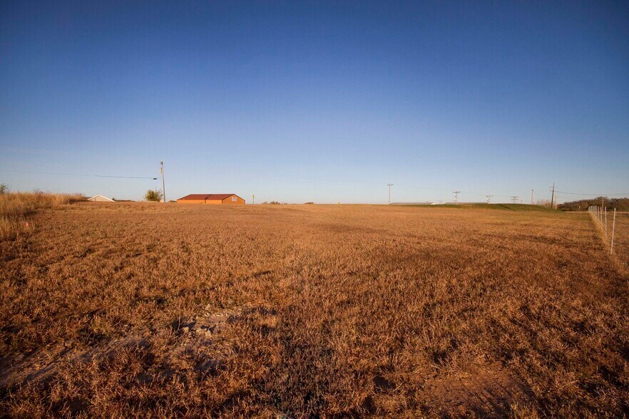 2001 Spring Valley Rd, Junction City, KS à vendre - Autre - Image 3 de 8