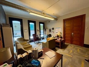 108 S Walnut St, Muncie, IN à vendre Photo intérieure- Image 2 de 6