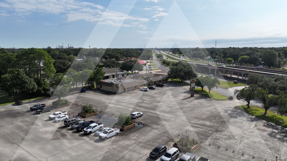 5601 E Parkway St, Groves, TX à vendre - Photo du bâtiment - Image 3 de 9