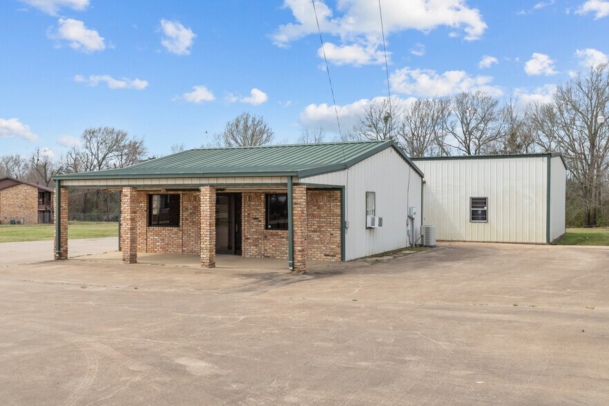 1504 E Loop 304, Crockett, TX à vendre - Photo du bâtiment - Image 2 de 36