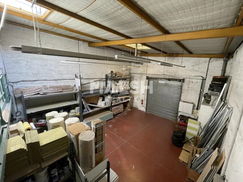 Office in Vénissieux for lease - Building Photo - Image 3 of 7