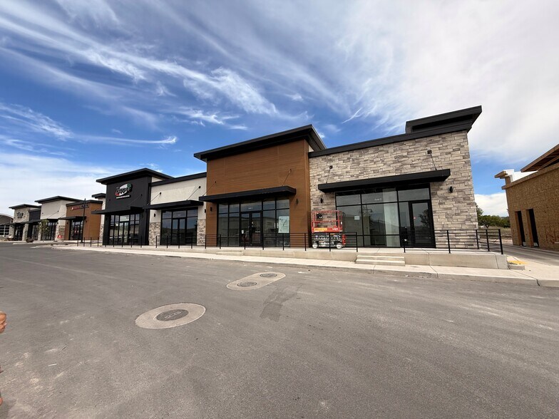 337 E Crossroads Blvd, Saratoga Springs, UT à louer - Photo du bâtiment - Image 2 de 3