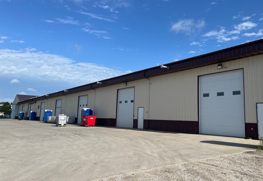 5820 Lincoln Way, Ames, IA à louer - Photo du bâtiment - Image 3 de 4