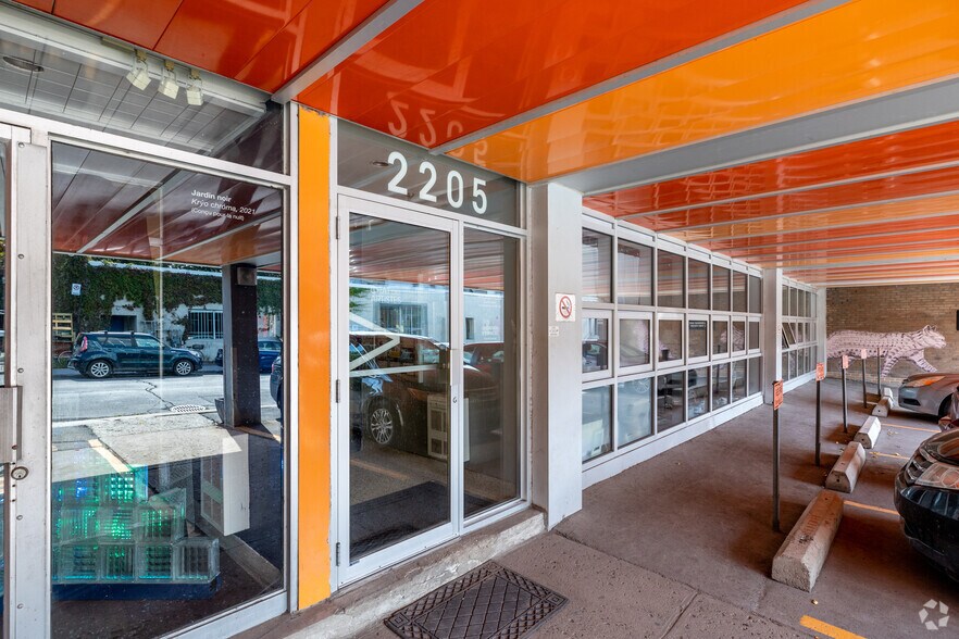 2205 Rue Parthenais, Montréal, QC à louer - Photo du bâtiment - Image 3 de 4