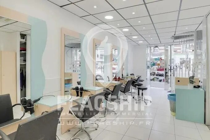 Retail in Clichy for lease Interior Photo- Image 1 of 4