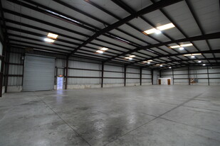 9,750 SF Clearspan Warehouse - Entrepôt