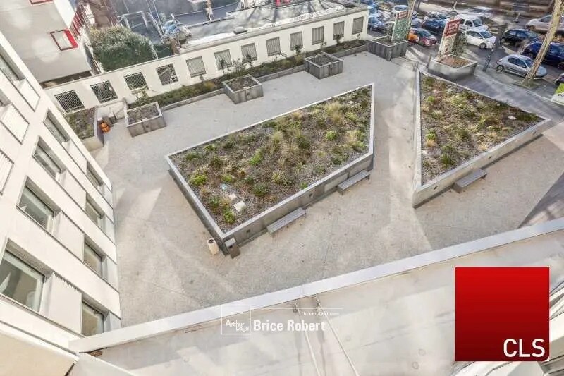 Bureau dans Villeurbanne à louer - Photo du bâtiment - Image 3 de 22