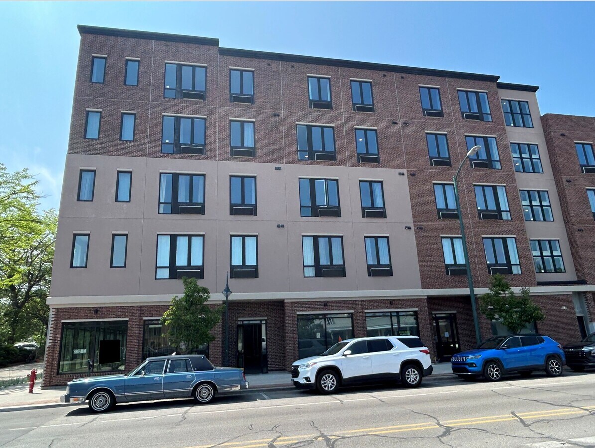 232 E State St, Traverse City, MI 49684 - Unit B -  - Interior Photo - Image 2 of 5