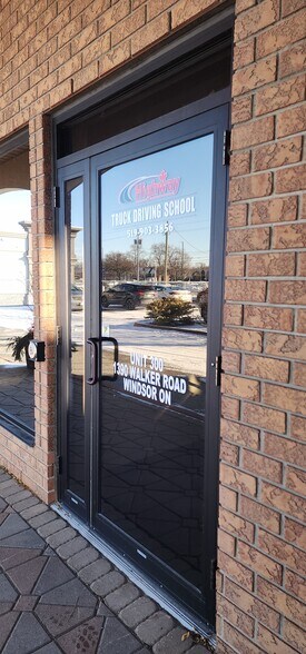 1390 Walker Rd, Windsor, ON for lease - Building Photo - Image 3 of 8