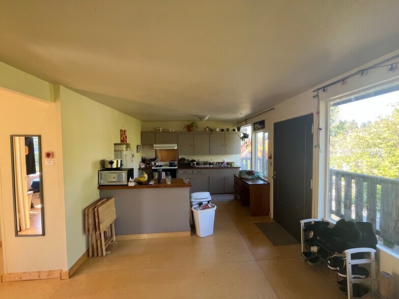 1219 Spear Ave, Arcata, CA à vendre - Photo du bâtiment - Image 2 de 9