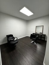 681 NW 108th St, Miami, FL for lease Interior Photo- Image 2 of 7