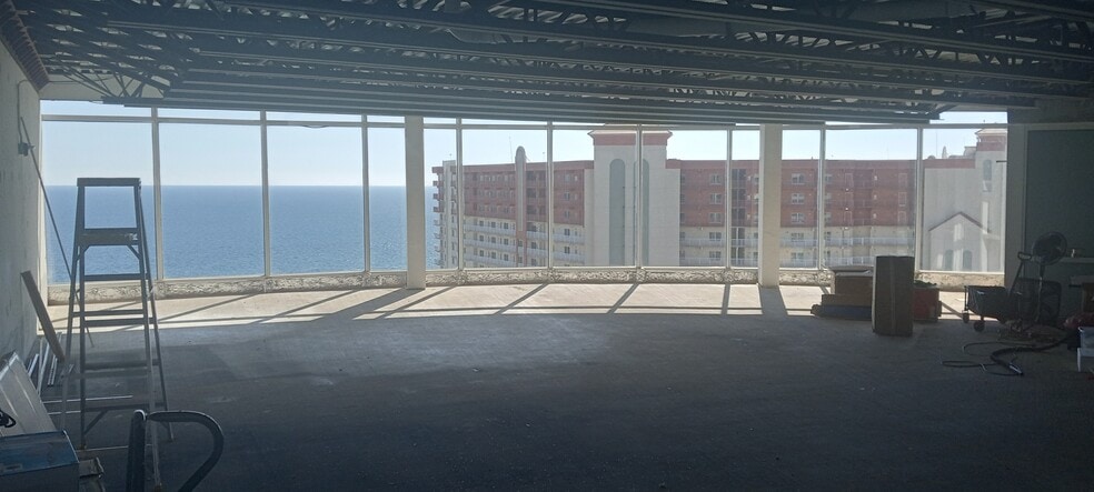 9860 S Thomas Dr, Panama City Beach, FL for sale - Building Photo - Image 2 of 25