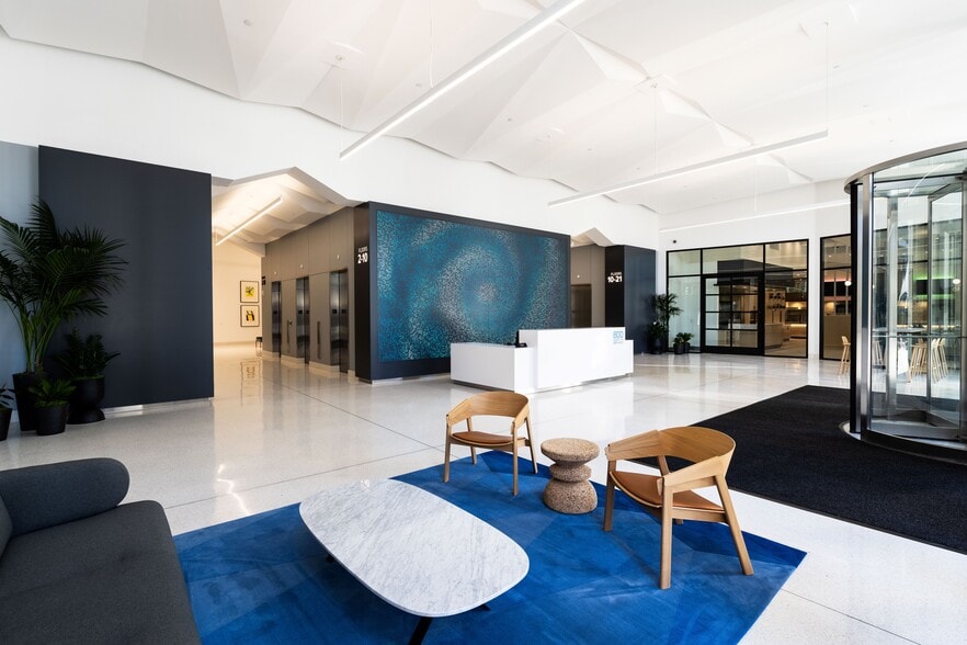 800 N Brand Blvd, Glendale, CA à louer - Hall d’entrée - Image 2 de 8