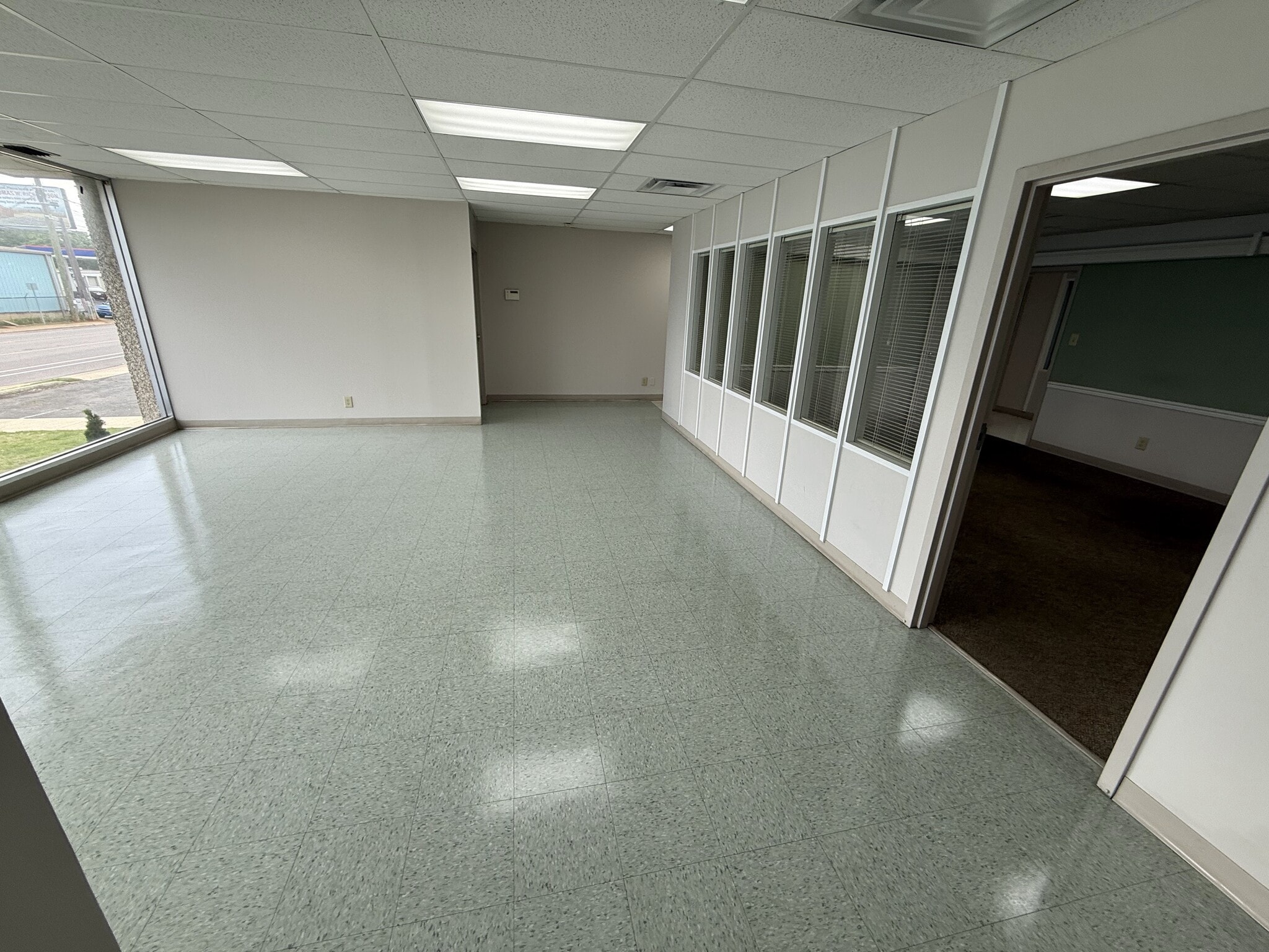 3801 Messer Airport Hwy, Birmingham, AL for lease Interior Photo- Image 1 of 4