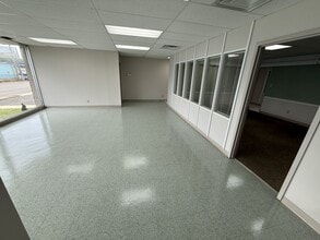 3801 Messer Airport Hwy, Birmingham, AL for lease Interior Photo- Image 1 of 4