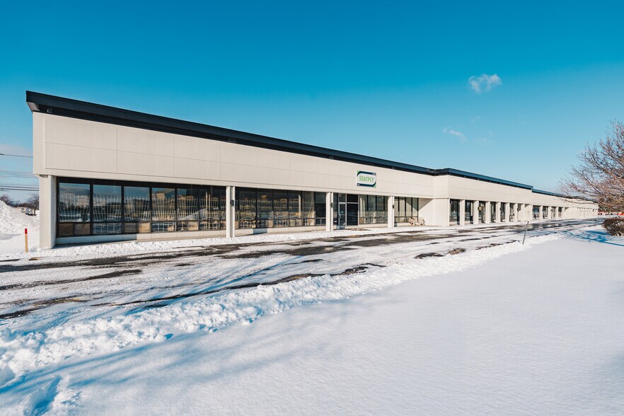 4085-4155 Rue Griffith, Saint-Laurent, QC à louer - Photo du bâtiment - Image 3 de 3