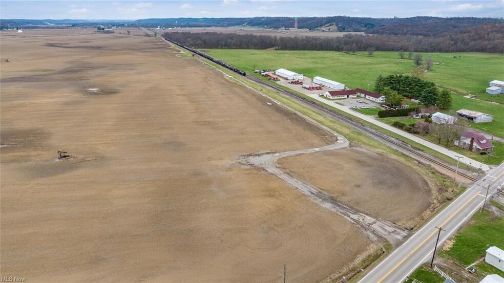 9360 BLACK RUN Rd, Frazeysburg, OH à vendre - Photo du bâtiment - Image 2 de 5