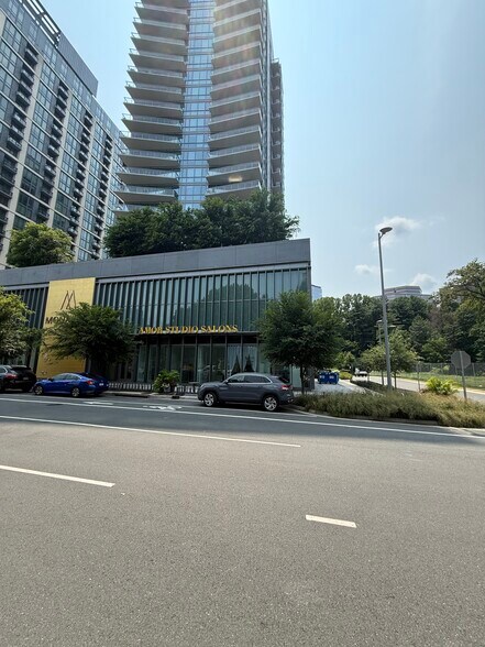 7917 Westpark Dr, Tysons, VA à louer - Photo du bâtiment - Image 3 de 3