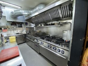 Retail in Barcelona, Barcelona for lease Interior Photo- Image 2 of 9