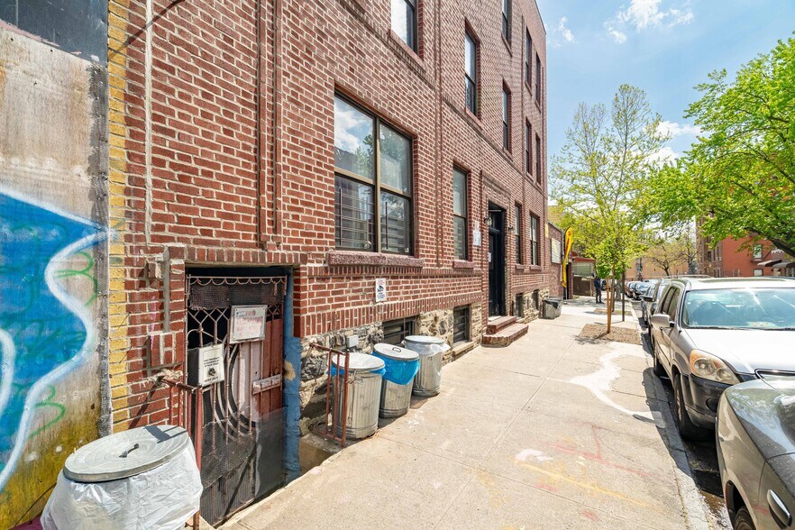 2466 Beaumont Ave, Bronx, NY à vendre - Photo du bâtiment - Image 3 de 4