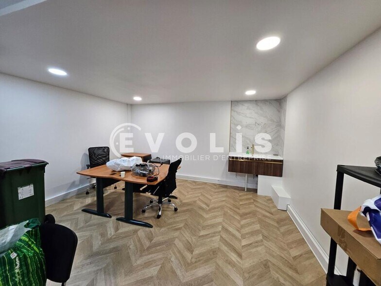 Office in Montrouge for lease - Building Photo - Image 3 of 10