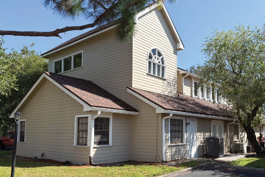 10225 Ulmerton Rd, Largo, FL à vendre - Photo du bâtiment - Image 2 de 4