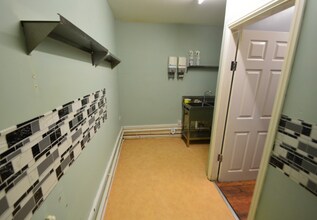 8 High St, Bideford for lease Interior Photo- Image 2 of 2