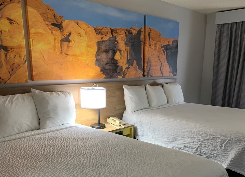 519 Crook St, Custer, SD à vendre - Photo du bâtiment - Image 2 de 5