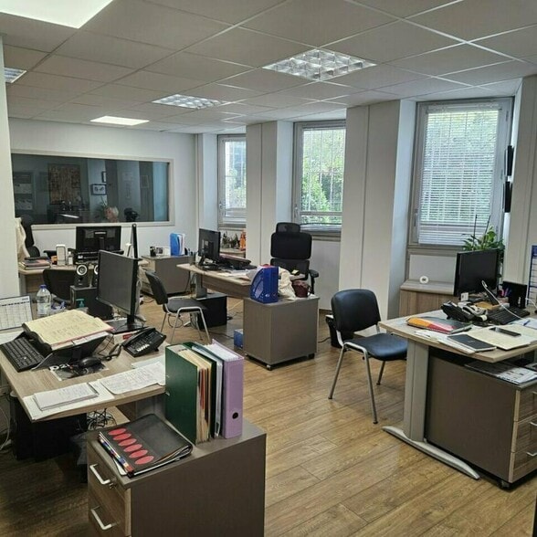 Office in Avignon for lease - Interior Photo - Image 2 of 5