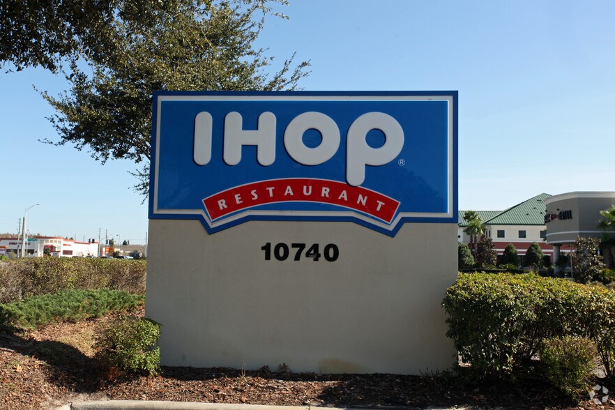 10720 State Road 54, New Port Richey, FL à louer - Photo du bâtiment - Image 3 de 14