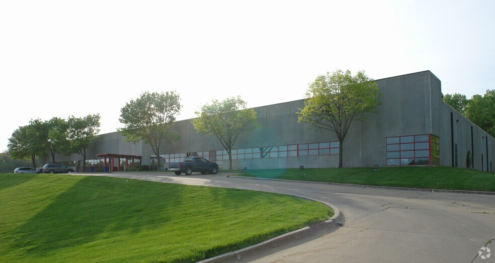 1202 Thomas Beck Rd, Des Moines, IA à louer - Photo du bâtiment - Image 3 de 47