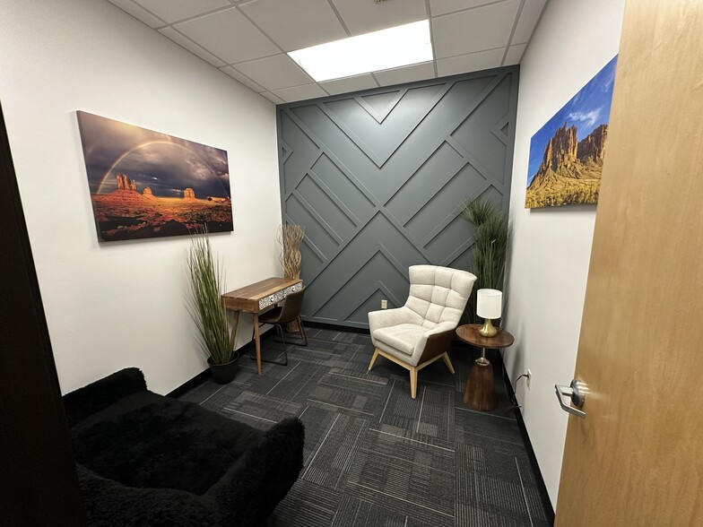 4025 W Chandler Blvd, Chandler, AZ for lease - Building Photo - Image 1 of 5