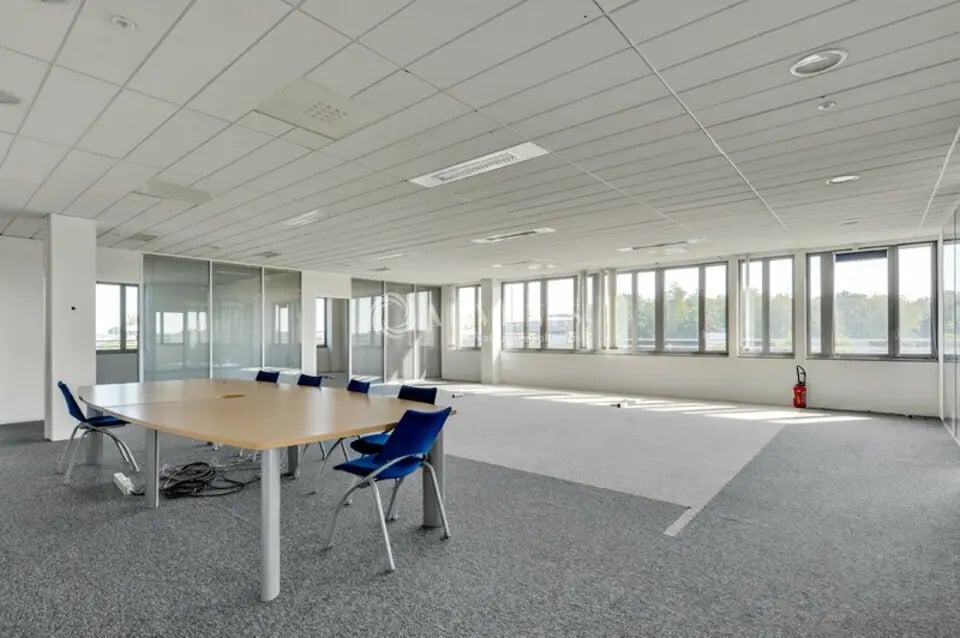 Office in Roissy-en-France for lease Interior Photo- Image 1 of 9