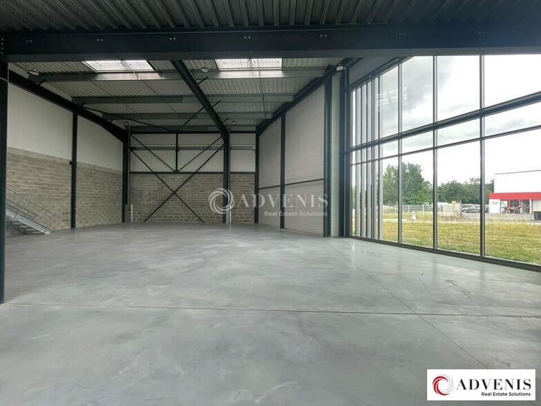 Rue Newton, Tresses for lease - Interior Photo - Image 2 of 10