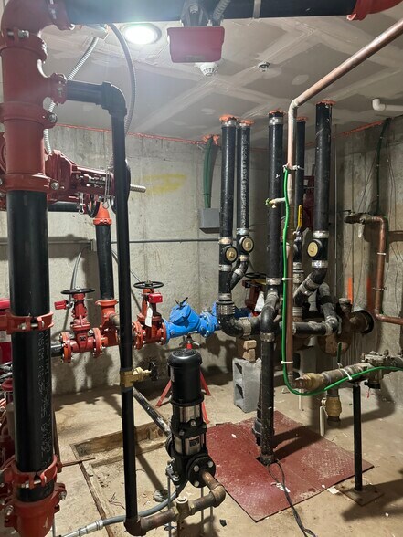 855A Mother Gaston Blvd, Brooklyn, NY à louer - Photo du bâtiment - Image 3 de 5